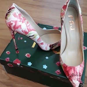 Floral pumps
